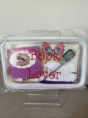 Wow! Zipper case Gift set! $12